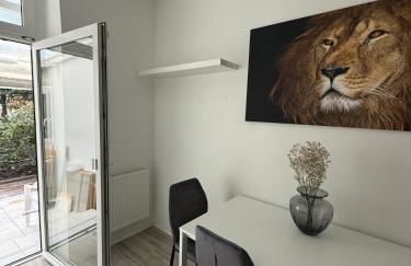 Zentrales Apartment mit Terrasse neu renoviert - Foto 1