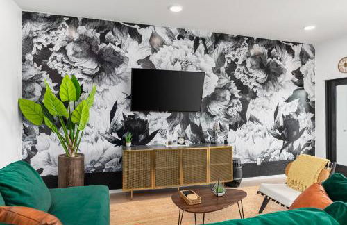 River View High-End Condo with Private Patio and FREE Parking - Foto 13