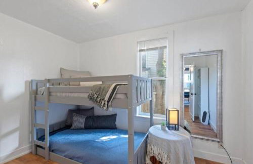 Hot Tub & Firepit Just Mins From Dwntwn Arena GU - Foto 12