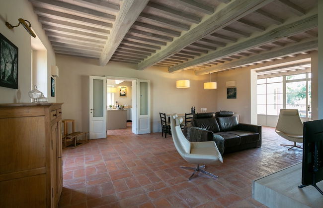 Plush Holiday Home in Cortona with Hot Tub - Photo 16