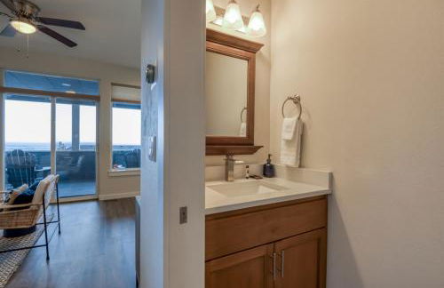 The Moby House Coastal Retreat with Ocean Views & Hot Tub - Foto 62