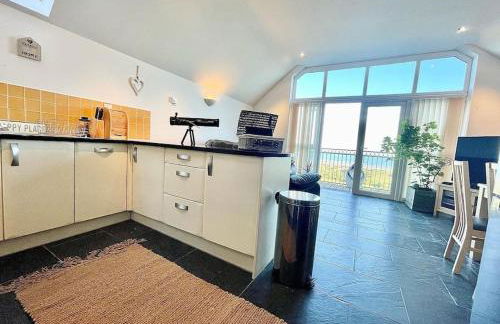 The Mermaids Watch Pendine DOG FRIENDLY with Cymru Holidays - Photo 17