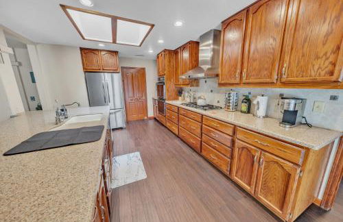 NEW! Huge Game Room, Hikeable, Red Rock View, Fireplace, Ping Pong, Yoga, Golf Course, Pickle Ball! - Foto 25