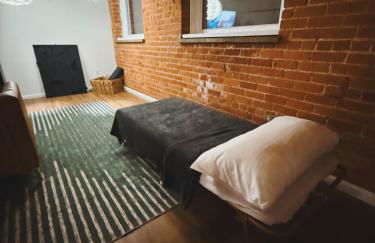 420 friendly Artsy walk Riverfront Loft King Bed - Foto 24