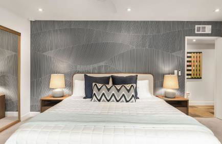 Design-forward Palm Springs home w saltwater pool lush yard multiple outdoor dining areas Casa Papagayo by AvantStay - Foto 25