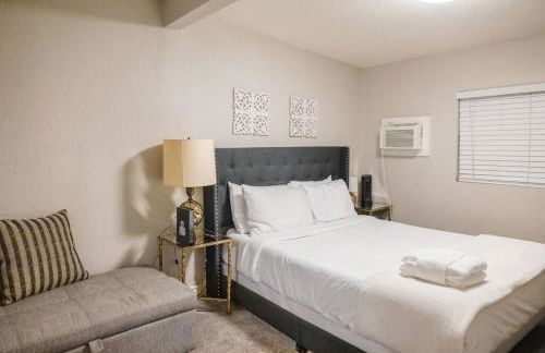 Sunny Guest Suite with large backyard - Pets Welcome - Foto 21