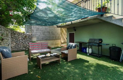 Gorgeous Apartment In Kucice With Wifi - Photo 2