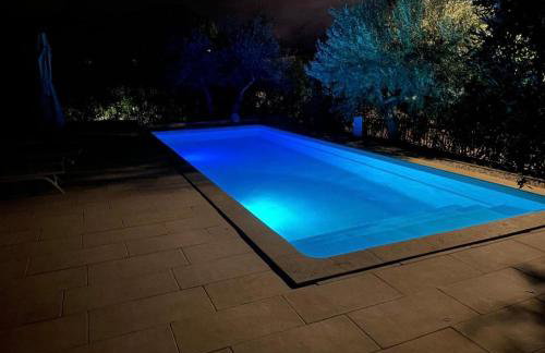 Charming Orange Apartment with Private Pool and Garden Oasis - Foto 39