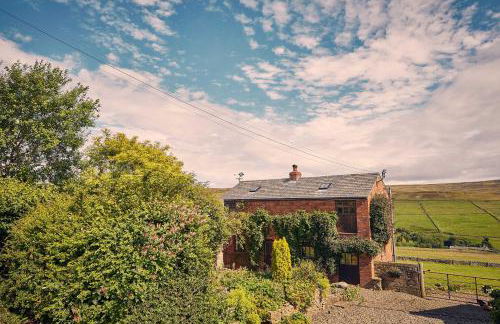 Host & Stay - The Red Brick Barn - Photo 35