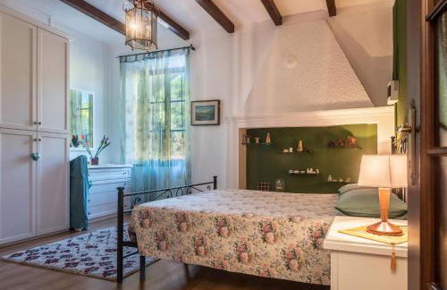 Tinas yellow home - Photo 17