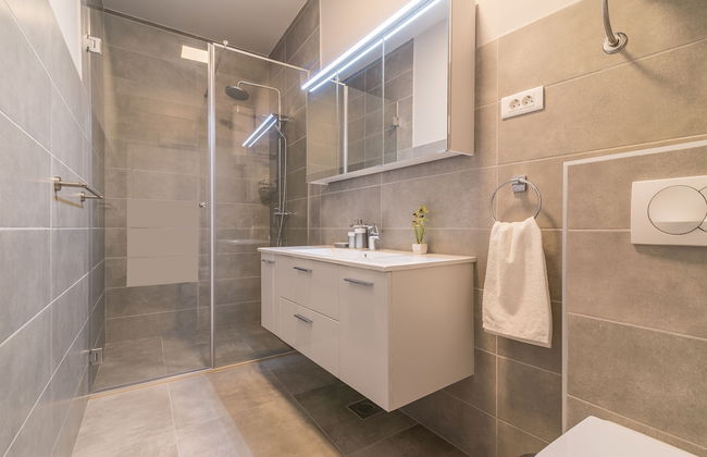 Luxurious Suites Elegance - Photo 51