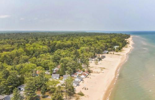 Spacious 4BR Lakefront Cottage - Perfect for Groups - Foto 38