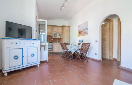 GuestHost - Seaside Apartment with Parking - Foto 9