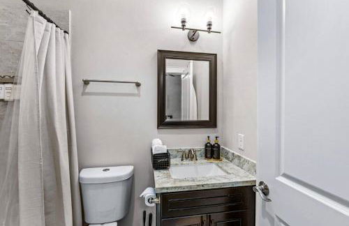 Spacious 3BR/BBQ/Yard/9 min to Downtown & Med Ctr - Foto 8