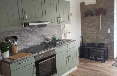 Pauls Hexenhaus Wohnung Hexe mit Fahrrad Garage und Innenhof für Motorräder - Foto 1