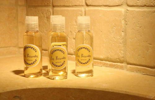 Les Perroutis - Foto 21