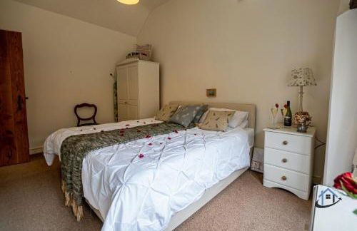 The Old Plough, mix of 1 bed and 3 bed units, rustic charm, super king bed or twins, en-suite, secure parking - Foto 8