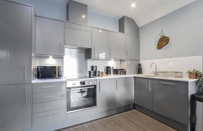 Elliot Oliver - Luxurious Two Bedroom Apartment in The Docks - Photo 9