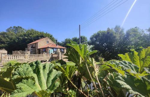 Stunning 2 Bedroom Guest House with Hot Tub - Photo 5