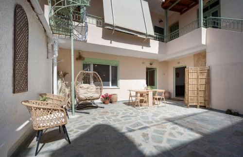 Central, Calm with Courtyard - Foto 34