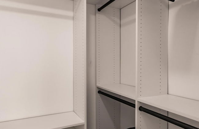 Modern Spacious Home With Pool Jacuzzi - Photo 64