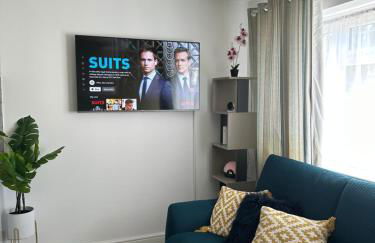 Dartford Luxurious House with Parking - Netflix - Wi-Fi - Photo 8