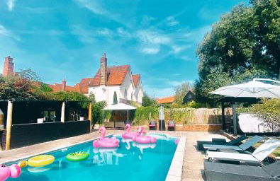 Grade II Listed Farmhouse, Pool, Hot Tub, Games Room, Celebration Hall, Car Park, 10ppl, 45 min from Central London - Foto 24