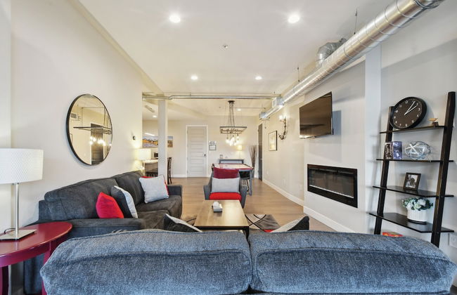 Graffiti & Skyline | RiNo Art Lofts - Foto 13