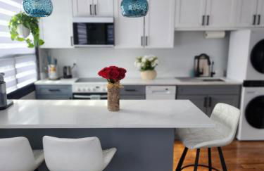 Luxury Modern Loft with Balcony Near MetLife & NYC - Foto 1