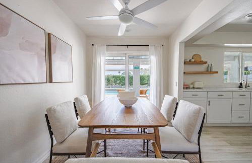 Spacious home with pool, fireplace, outdoor deck - Foto 14