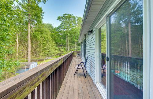 Private Hot Tub and Lake Access Poconos Escape! - Foto 27