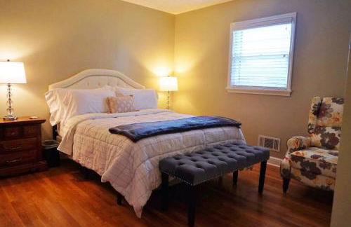 Spacious Pet Friendly Home - Photo 3