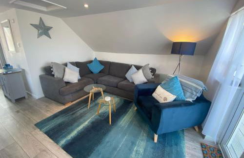 Sea views and stunning sunsets! Fantastic location - Foto 3