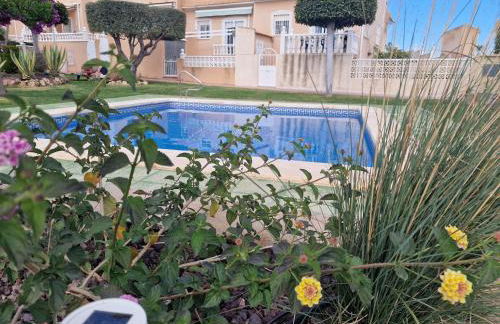 Tranquil Bungalow Retreat - Photo 31