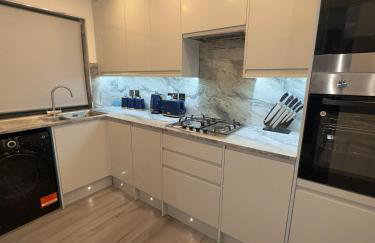 Luxxe House with Hot tub and Pool table - Photo 40