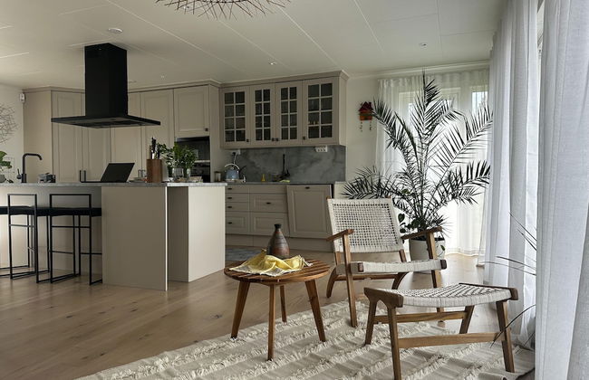 Captivating 3-bed Villa in Halanda With Lake View - Foto 18