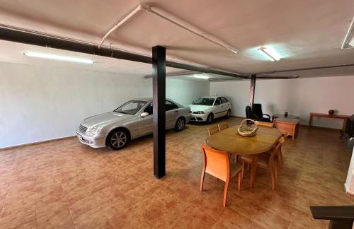 Casa grande de tres plantas con parking gratis - Foto 30