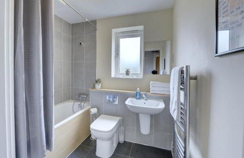 Modern Comfort, 2BR, Ensuite, Parking - Foto 44