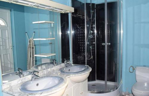 Maison à Perros-Guirec avec jardin, cour, cheminée, WIFI et proche du port de Ploumanac'h - FR-1-368-62 - Foto 7