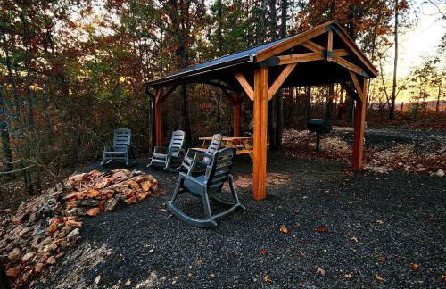 The Windstorm Cabin - Pet-friendly & a 2-person Jacuzzi hot tub! - Foto 36