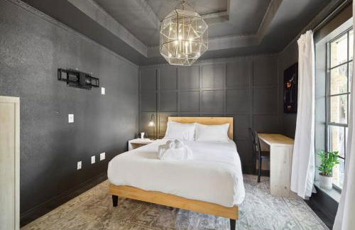 Allen Abode - 4 Bedrm Pool Fire Pit Charm - Photo 27