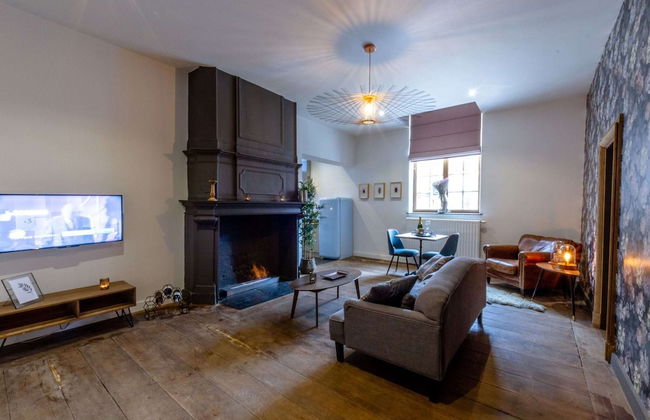 Splendid Castle in Perwez-haillot With Sun-loungers - Photo 8