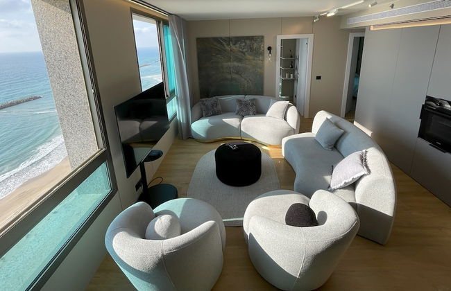 Panoramic Sea View Luxury Suite - Photo 13
