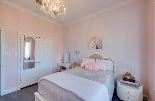 Near Joe Pool Lake! Luxe Getaway with Shared Pool - Foto 23