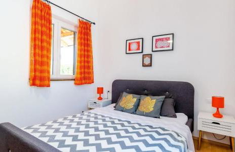 Villa Majkovica - 4 Bedroom Villa with Private Pool & En-Suite Bathrooms & Parking - Photo 35