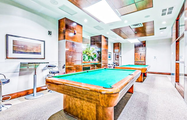 Lake View Luxury Condo by Elite Suites - Photo 16