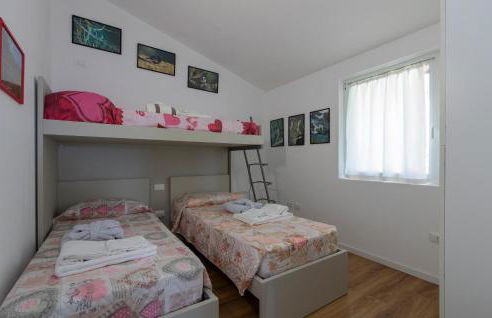 Amazing Home In Solto Collina Bg - Photo 32