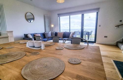 Cottage 16 by Together Travel - 3-Bedroom Coastal Retreat - Photo 2