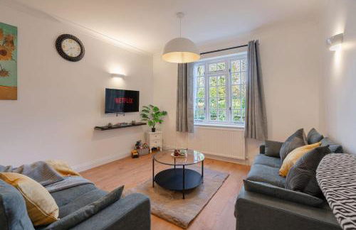 Cosy 3BR House by D3 Short Stay, Sleeps 8, Free on-site Parking & Garden - Foto 1