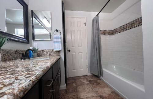 Large Family Pool Home 2.5 Miles To Disney w/3 King Beds!!! - Foto 42